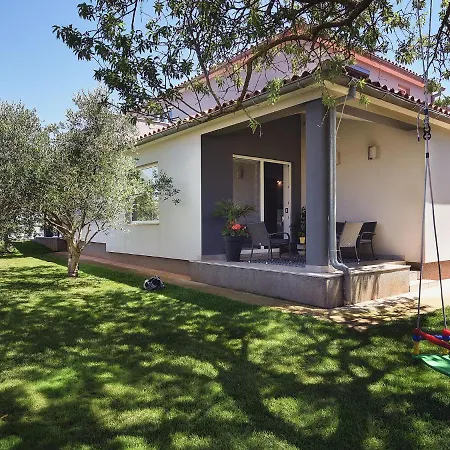 In Pula Near With Private Pool * Vinkuran