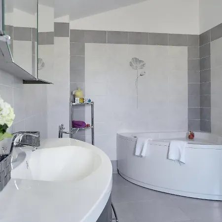 In Pula Near With Private Pool Vila Vinkuran