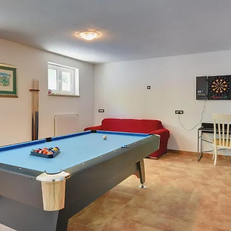 In Pula Near With Private Pool Vila