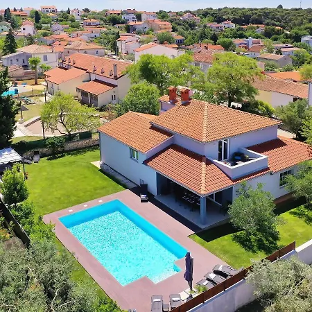 In Pula Near With Private Pool Villa *