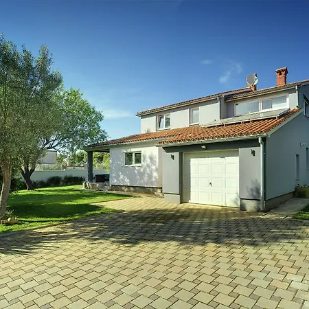 In Pula Near With Private Pool Villa
