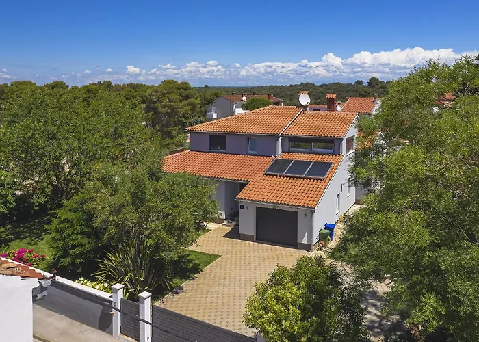 In Pula Near With Private Pool *