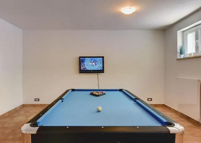 In Pula Near With Private Pool