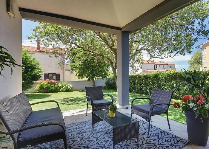 In Pula Near With Private Pool Villa