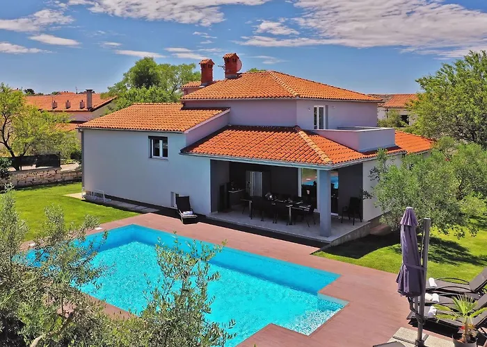 In Pula Near With Private Pool Villa *