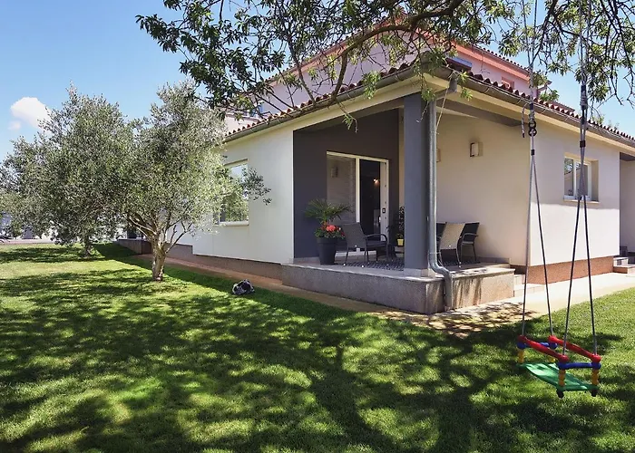 In Pula Near With Private Pool * Vinkuran