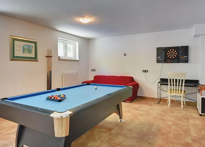 In Pula Near With Private Pool Villa