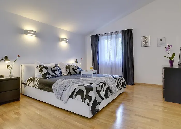 In Pula Near With Private Pool Villa