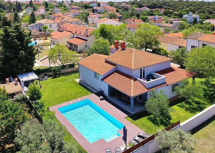 In Pula Near With Private Pool Villa *