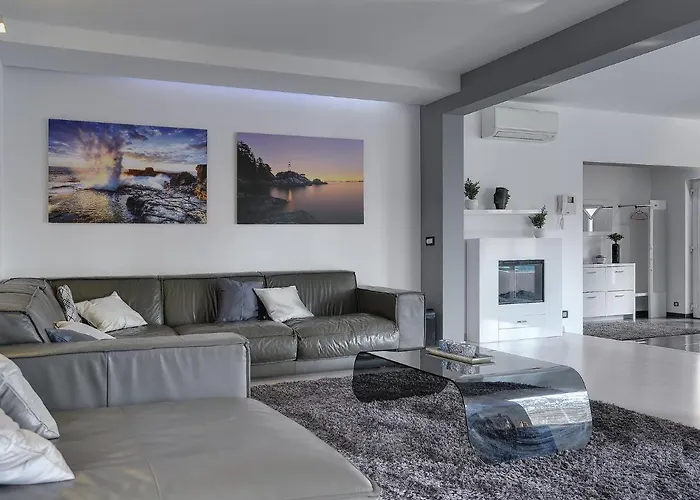 In Pula Near With Private Pool *