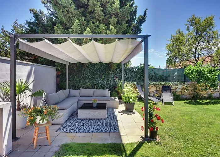 In Pula Near With Private Pool Villa *