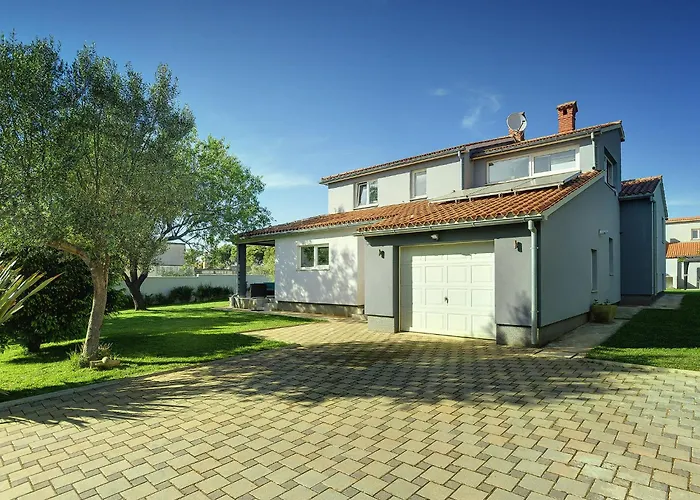 In Pula Near With Private Pool Villa