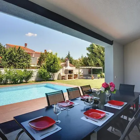 Βίλα Modern In Pula With Pool And Parking *