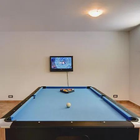 Modern In Pula With Pool And Parking