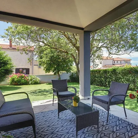In Pula Near With Private Pool Vila