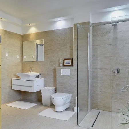 Modern In Pula With Pool And Parking *