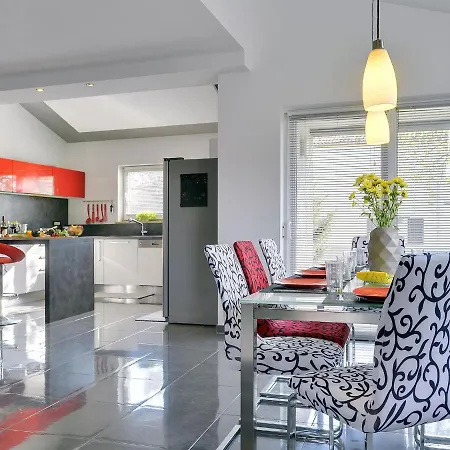 Modern In Pula With Pool And Parking Vinkuran